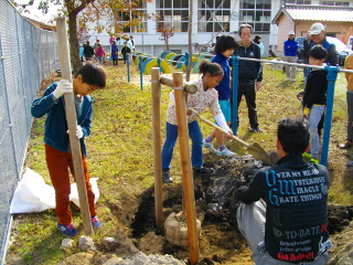 山守小学校記念植樹02